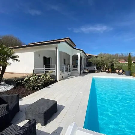 Giulia Villa *
