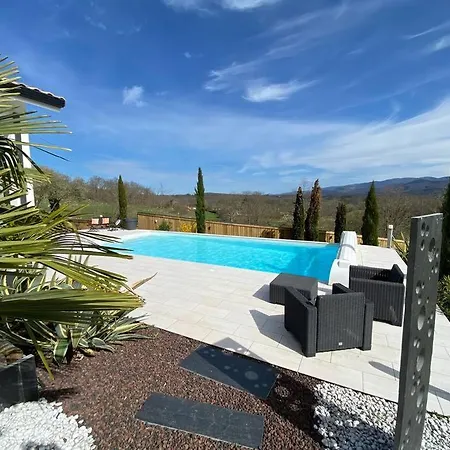 Giulia Villa *