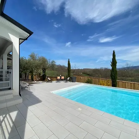 Giulia Villa *